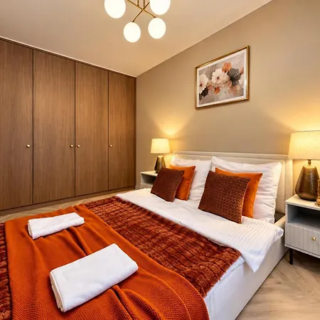 Premium Agosto Ii Centrum -parking, Fv, Srodmiescie, Piotrkowska, Manekin * Lodz